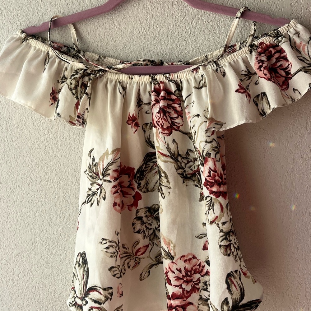 White Floral Off the shoulder Top with Ruffles Size S